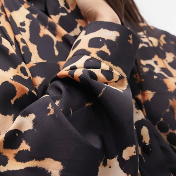 NWT TopShop Leopard Print Satin/Silk Effect Blouse size 4 - Picture 4 of 9